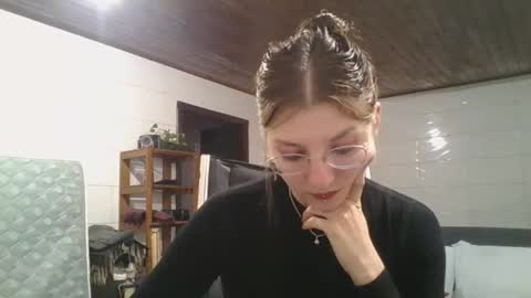 Snapshot of babydemon6 chatting on 05.11.26 babydemon6 online show from 05.11.26