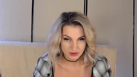 Snapshot of babydollysx chatting on 11.07.25 Kate online show from 11.07.25