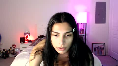 Snapshot of babyempathy chatting on 02.18.25 akira online show from 02.18.25