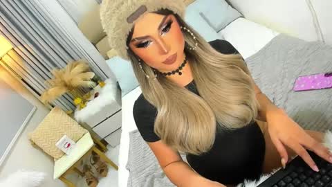 Snapshot of babygoddess4u chatting on 01.11.25 ASK ME IN PM online show from 01.11.25