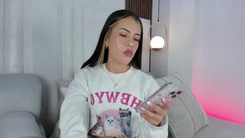 Snapshot of babyyfortune_ chatting on 10.02.25 babyyfortune_ online show from 10.02.25