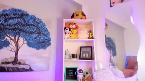 daya independent model online show from 04.16.26