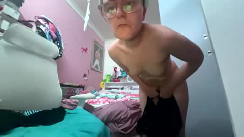 Snapshot of baddieprettypussy chatting on 06.27.26 baddieprettypussy online show from 06.27.26