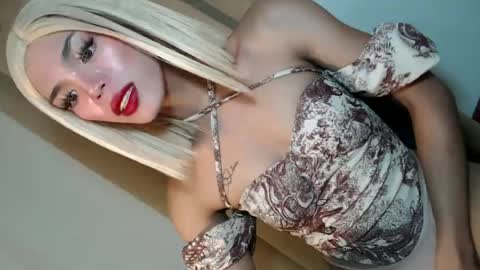 Snapshot of badgirl_jasmine chatting on 06.24.26 jasmine online show from 06.24.26