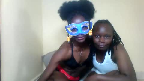 Snapshot of bads_hornies chatting on 11.04.25 bads_hornies online show from 11.04.25