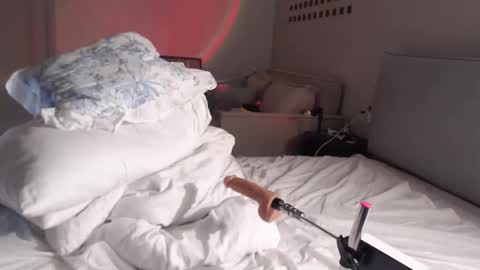 Susie  online every day except weekends    lets use FACK MACHINE in pvt online show from 09.16.25