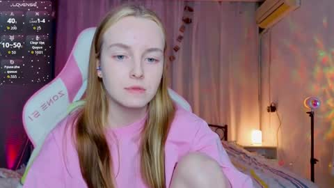Snapshot of bae_cake_ chatting on 04.24.26 Alice online show from 04.24.26