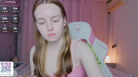 Snapshot of bae_cake_ chatting on 05.17.26 Alice online show from 05.17.26