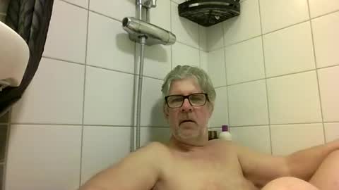 Snapshot of baggelina75 chatting on 04.22.26 baggelina75 online show from 04.22.26