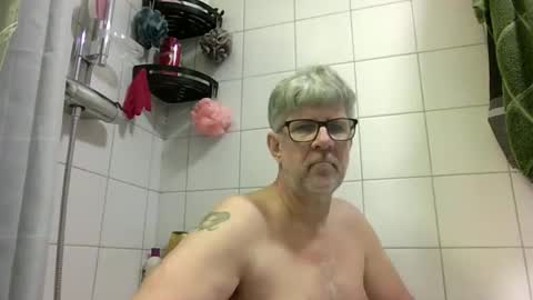 Snapshot of baggelina75 chatting on 05.18.26 baggelina75 online show from 05.18.26