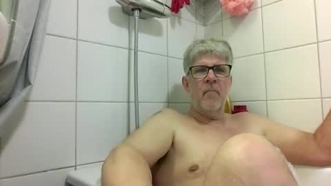 Snapshot of baggelina75 chatting on 05.19.26 baggelina75 online show from 05.19.26