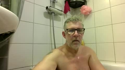 Snapshot of baggelina75 chatting on 05.21.26 baggelina75 online show from 05.21.26
