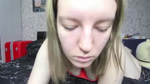 Snapshot of baiambel_mi chatting on 09.14.25 holly online show from 09.14.25