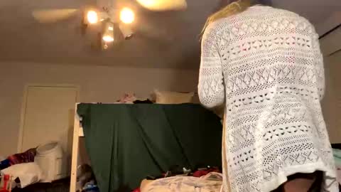 Snapshot of bakingjeans chatting on 10.01.25 Bakingjeans online show from 10.01.25