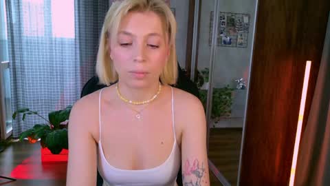 Snapshot of balerinacappuccino_ chatting on 05.08.26 Elly online show from 05.08.26