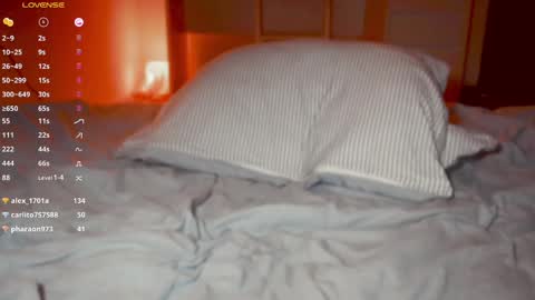 Snapshot of bambi______ chatting on 03.12.25 fae online show from 03.12.25