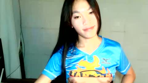 Snapshot of baninay810654 chatting on 05.17.26 baninay810654 online show from 05.17.26