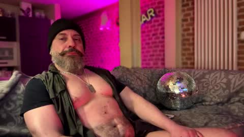 Snapshot of barba71 chatting on 02.11.25 Military man 69 online show from 02.11.25