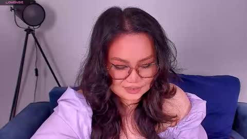 Barbie Kim online show from 10.04.25