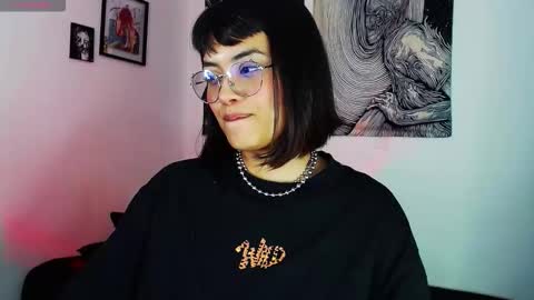 Snapshot of barbaraaa_moon chatting on 11.20.25 Barbara Moon online show from 11.20.25