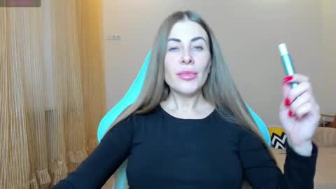 Snapshot of barbarakiss2 chatting on 01.17.25 Barbara online show from 01.17.25