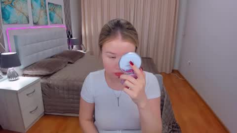 Snapshot of barbaramiles chatting on 02.09.25 Barbara online show from 02.09.25