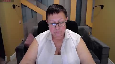 Snapshot of barbaraturners chatting on 12.20.24 barbaraturners online show from 12.20.24