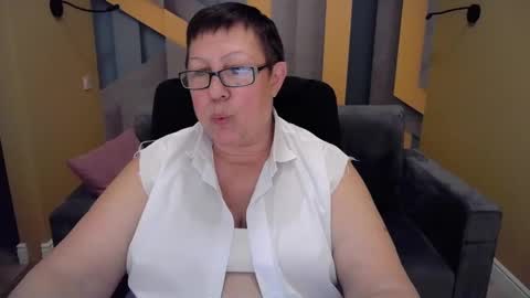 Snapshot of barbaraturners chatting on 01.05.25 barbaraturners online show from 01.05.25