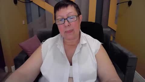 Snapshot of barbaraturners chatting on 01.06.25 barbaraturners online show from 01.06.25