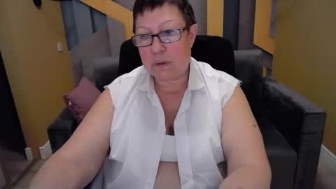 Snapshot of barbaraturners chatting on 01.09.25 barbaraturners online show from 01.09.25