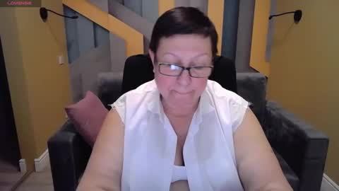 Snapshot of barbaraturners chatting on 01.28.25 barbaraturners online show from 01.28.25