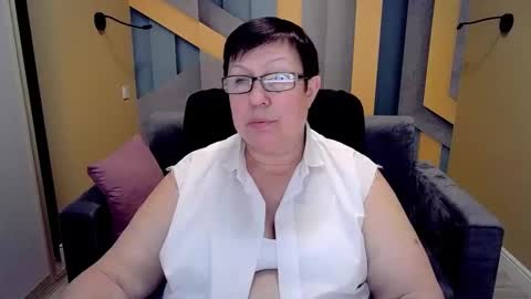 Snapshot of barbaraturners chatting on 02.10.25 barbaraturners online show from 02.10.25