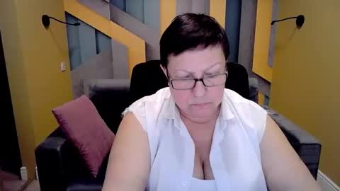 Snapshot of barbaraturners chatting on 02.12.25 barbaraturners online show from 02.12.25