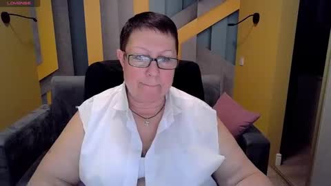 Snapshot of barbaraturners chatting on 03.08.25 barbaraturners online show from 03.08.25