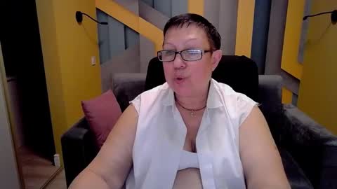 Snapshot of barbaraturners chatting on 03.10.25 barbaraturners online show from 03.10.25