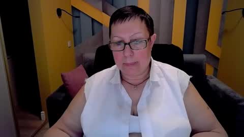 Snapshot of barbaraturners chatting on 03.10.25 barbaraturners online show from 03.10.25