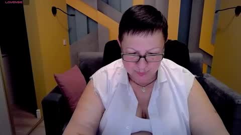 Snapshot of barbaraturners chatting on 03.10.25 barbaraturners online show from 03.10.25