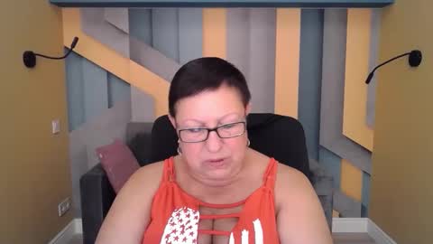 Snapshot of barbaraturners chatting on 09.29.25 barbaraturners online show from 09.29.25