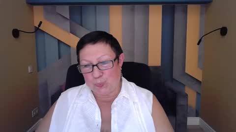 Snapshot of barbaraturners chatting on 10.15.25 barbaraturners online show from 10.15.25