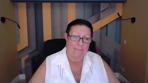 Snapshot of barbaraturners chatting on 10.17.25 barbaraturners online show from 10.17.25