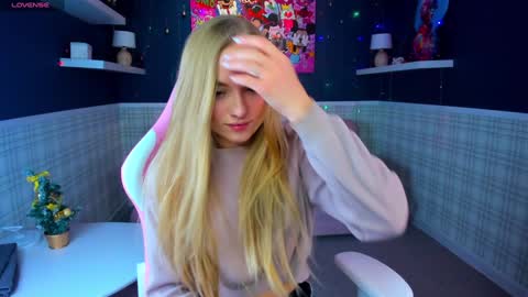 LisGTM2 Mon-Thu Sat 0100am-0700am online show from 12.24.24