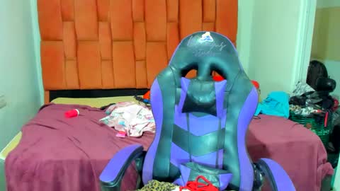 Snapshot of barbie_strong chatting on 12.10.24 barbara roberts online show from 12.10.24