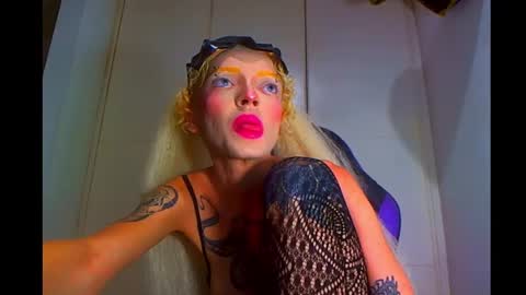 Snapshot of barbie_strong chatting on 12.14.24 barbara roberts online show from 12.14.24