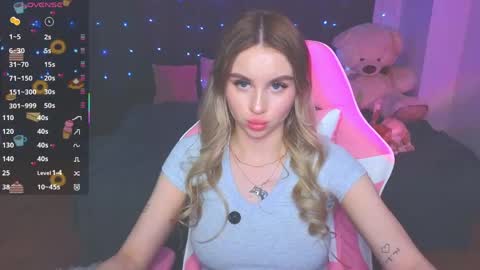 Snapshot of barbieee_doll chatting on 04.20.26 Eva online show from 04.20.26