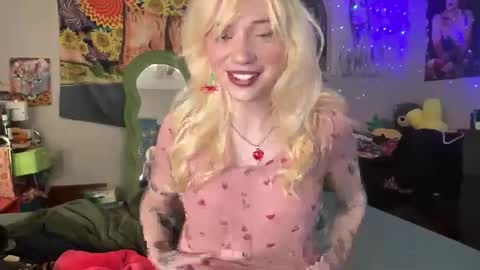 Snapshot of bardoteyed chatting on 02.24.26 Bardot Eyed online show from 02.24.26