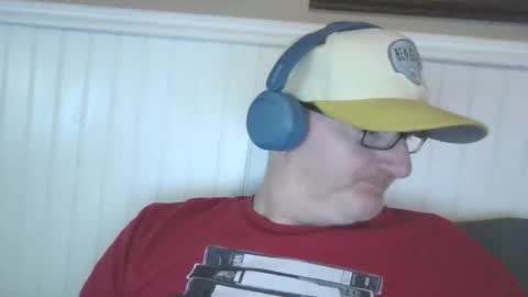 Snapshot of bartender_blue_eyes chatting on 11.01.25 Bartender Blue online show from 11.01.25