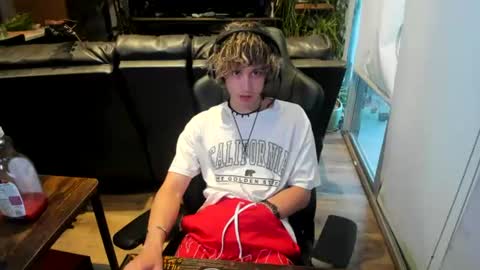 Snapshot of bashful4200 chatting on 06.20.26 ryan online show from 06.20.26