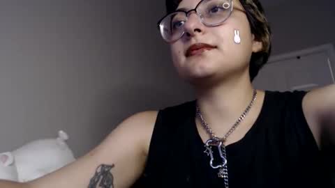 Snapshot of basilbbb chatting on 05.01.26 basil online show from 05.01.26