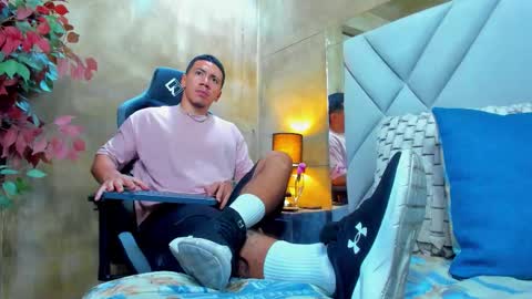 Bastian Independent Model online show from 09.25.25