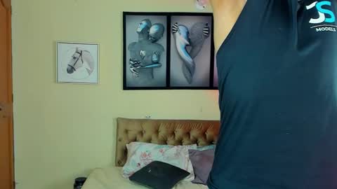 bastian_jones1 online show from 01.22.25